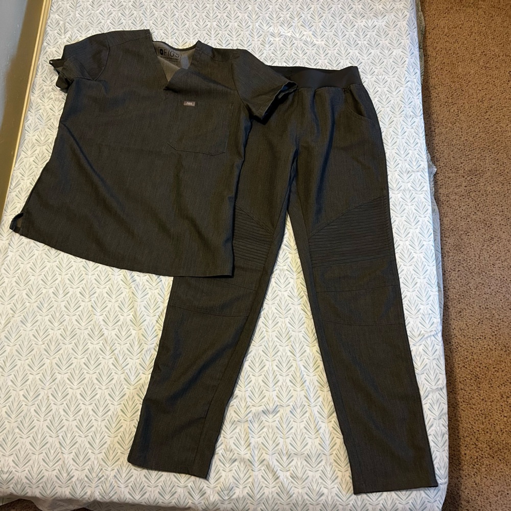 FIGS Grey Scrub Set